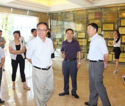 江西省委統(tǒng)戰(zhàn)部副部長(zhǎng)、省民宗局局長(zhǎng)張勇蒞臨仙客來(lái)公司調(diào)研