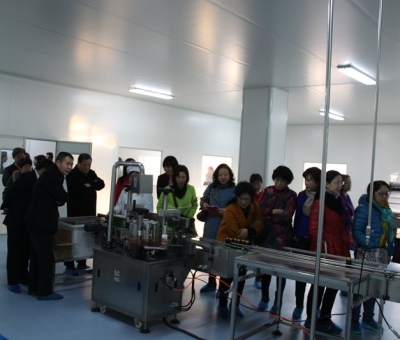 省農(nóng)業(yè)廳副廳長程關(guān)懷、工會主席鄧付生一行蒞臨仙客來公司考察