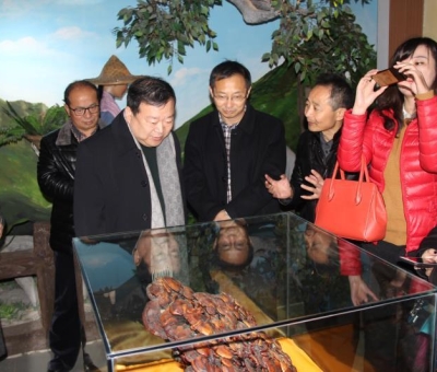 中國水產(chǎn)科學研究院育種中心主任梁興明蒞臨公司視察指導