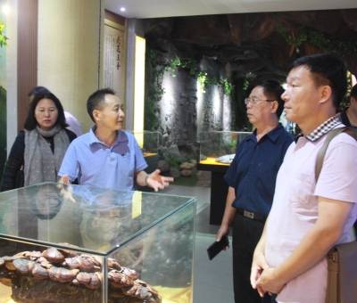 老干部再訪仙客來(lái)   只為探尋健康密碼