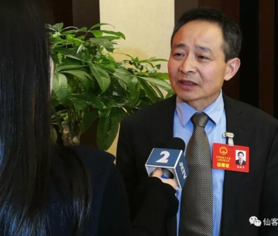 兩會(huì)上提了什么？這位人大代表再成各路媒體追逐焦點(diǎn)！