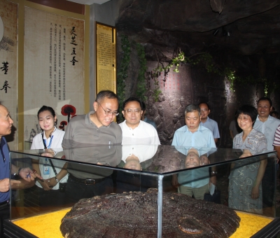 九江職業(yè)大學黨委書記，市教育局黨委書記、局長熊穎蒞臨仙客來公司走訪調(diào)研