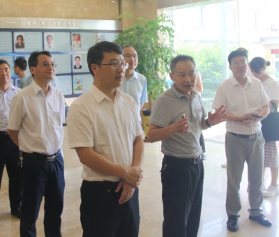 省委統(tǒng)戰(zhàn)部副部長(zhǎng)、省社會(huì)主義學(xué)院黨組書記易軍一行蒞臨仙客來公司考察調(diào)研