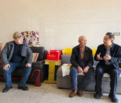 情暖烈屬！潘新華等愛心人士走訪慰問黃治仁烈士家屬